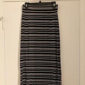 Long stripped skirt black and white